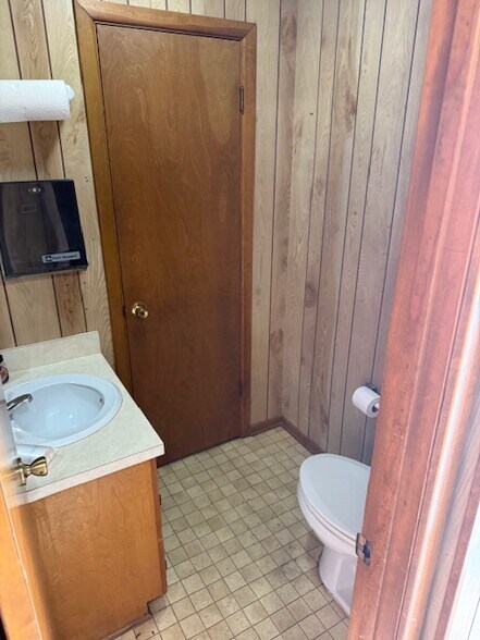 More Photos Of 1291 E Common St, New Braunfels Office For Lease