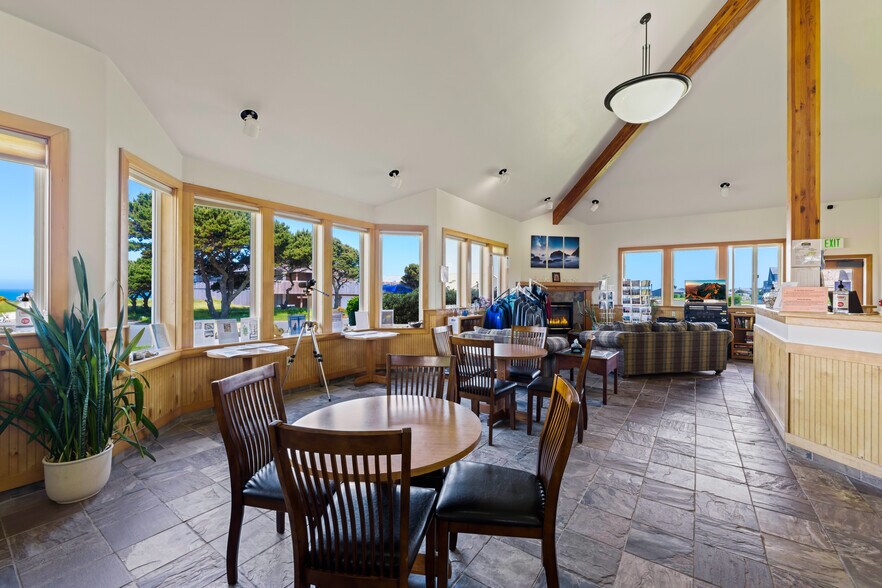 More Photos Of 1865 Beach Loop Dr, Bandon Hotel For Sale