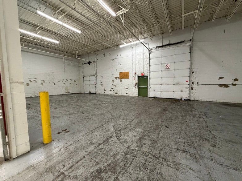 More Photos Of 185 New Boston St, Woburn Manufacturing For Lease
