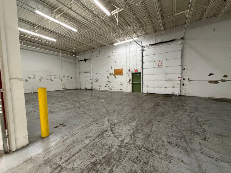 More Photos Of 185 New Boston St, Woburn Manufacturing For Lease