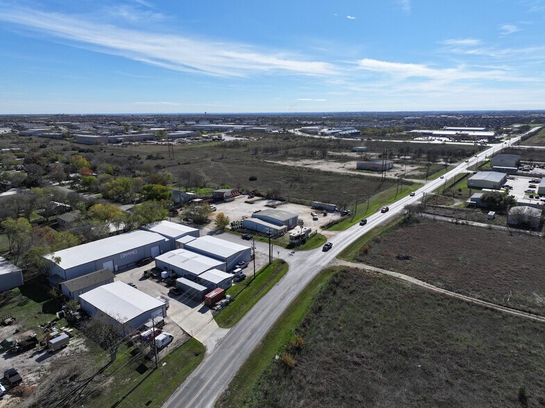 More Photos Of 602 S Loop 4, Buda Warehouse For Lease