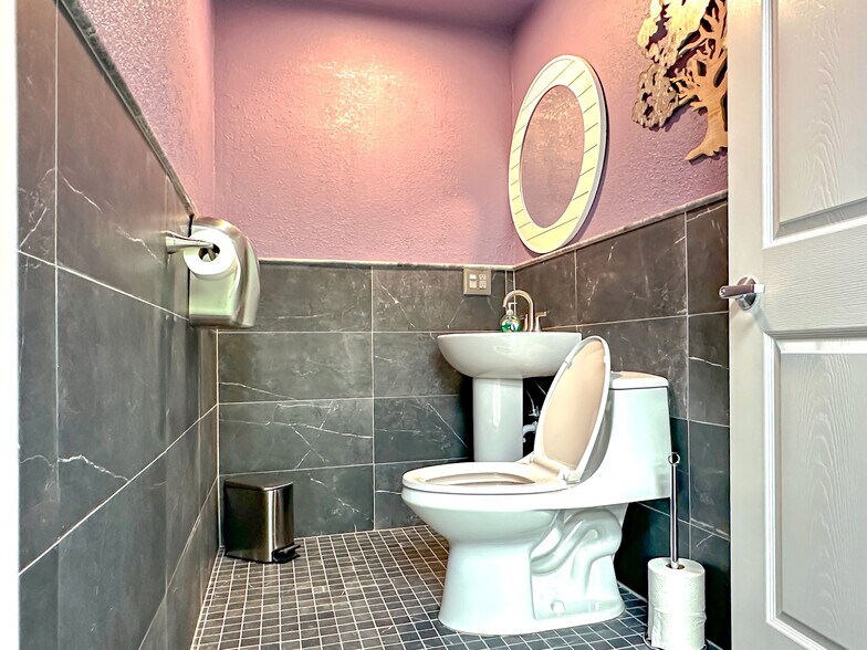 More Photos Of 532 International Pl, Rockledge Warehouse For Lease