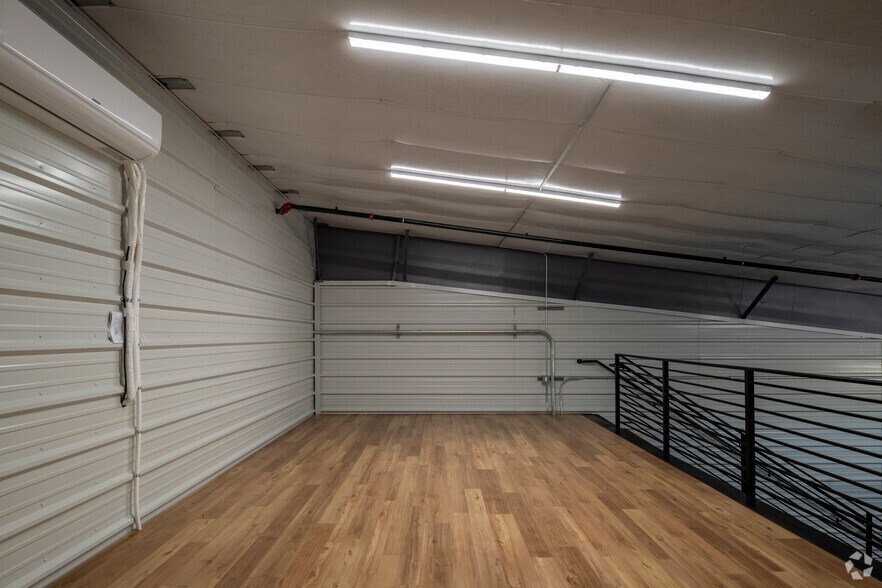 More Photos Of 7542 S Potomac St, Centennial Self Storage For Lease