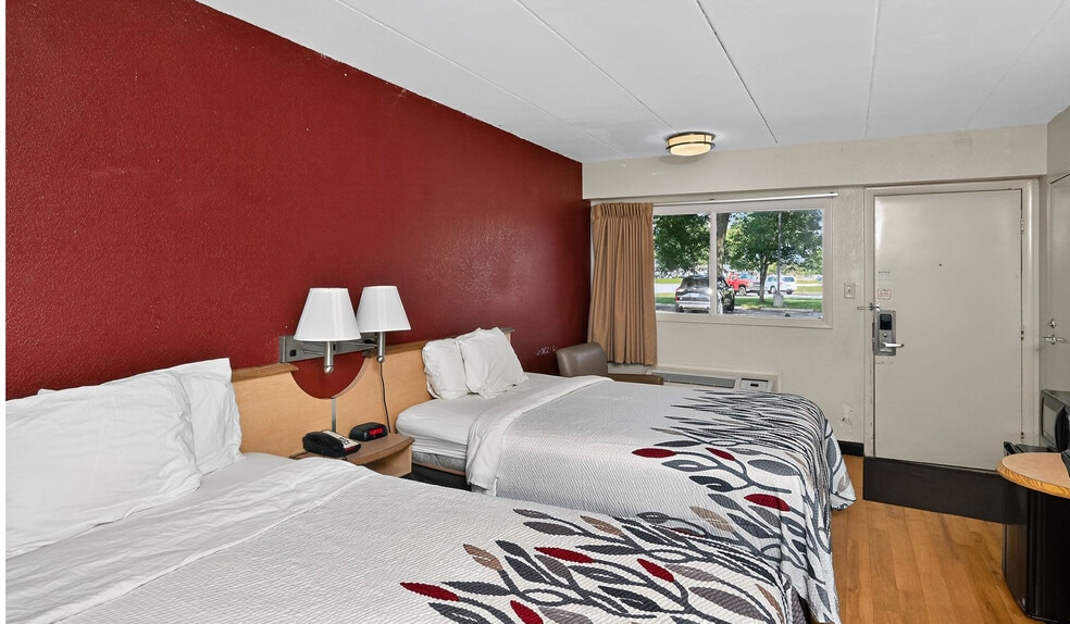 More Photos Of 2902 Cassopolis St, Elkhart Hotel For Sale