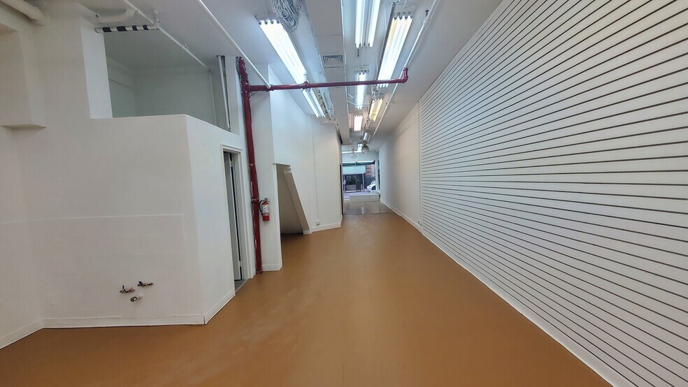 More Photos Of 16 W 37th St, New York Office For Lease