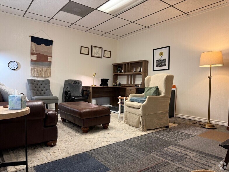 More Photos Of 116 S US Highway 281, Marble Falls Office For Lease