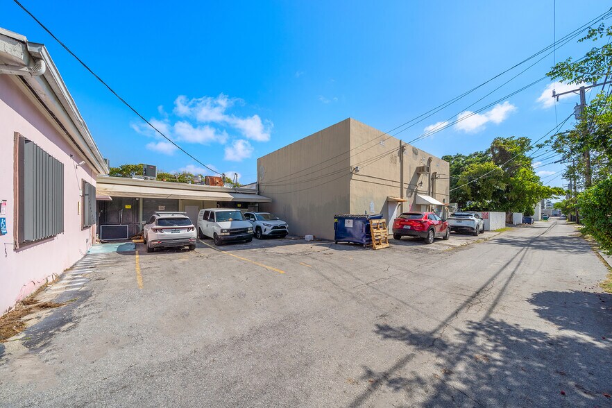 More Photos Of 2292 SW 22nd St, Miami Freestanding For Sale