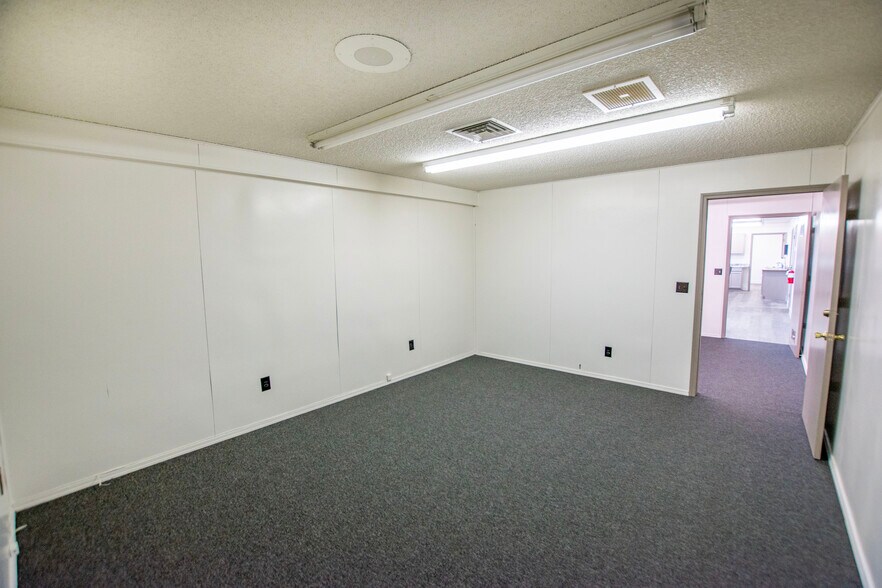 More Photos Of 519 W Western Ave, Avondale General Retail For Sale