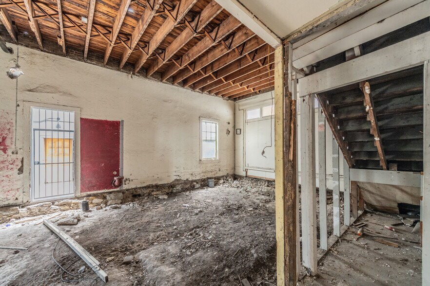 More Photos Of 1405 S Flores St, San Antonio Hospitality For Lease