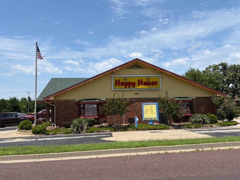 More Photos Of 840 E US Highway 60, Monett General Retail For Sale