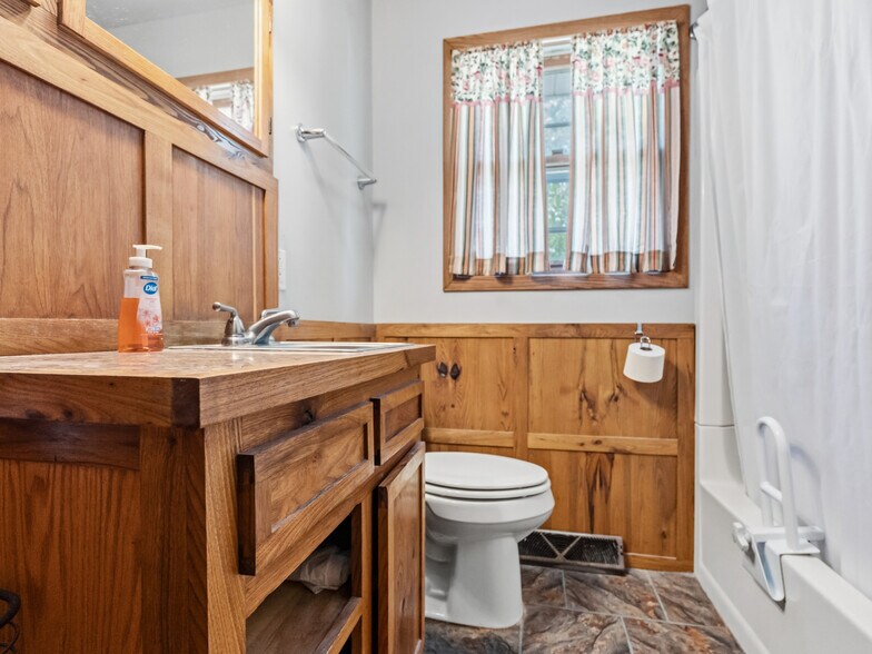 More Photos Of 16154 US 63 Hwy, Hayward Hotel For Sale