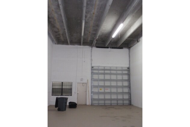 More Photos Of 4331 N Dixie Hwy, Boca Raton Light Distribution For Lease