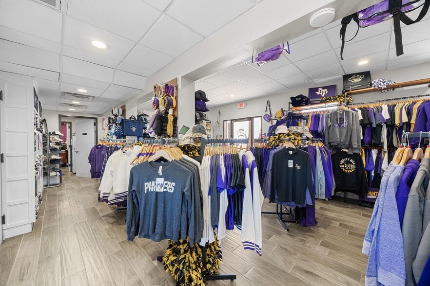 More Photos Of 14262 W State Highway 29, Liberty Hill General Retail For Sale