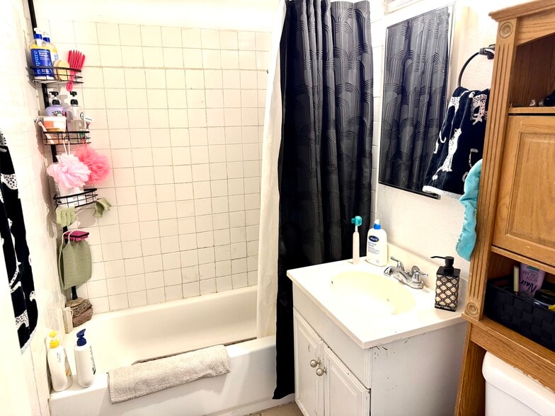 More Photos Of 1967 Linn Ln, Las Vegas Multifamily For Sale