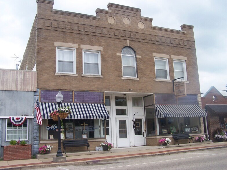 Primary Photo Of 219 W Main St, Lexington General Retail For Lease
