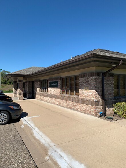 More Photos Of 8951-8957 33rd St N, Lake Elmo Office For Sale