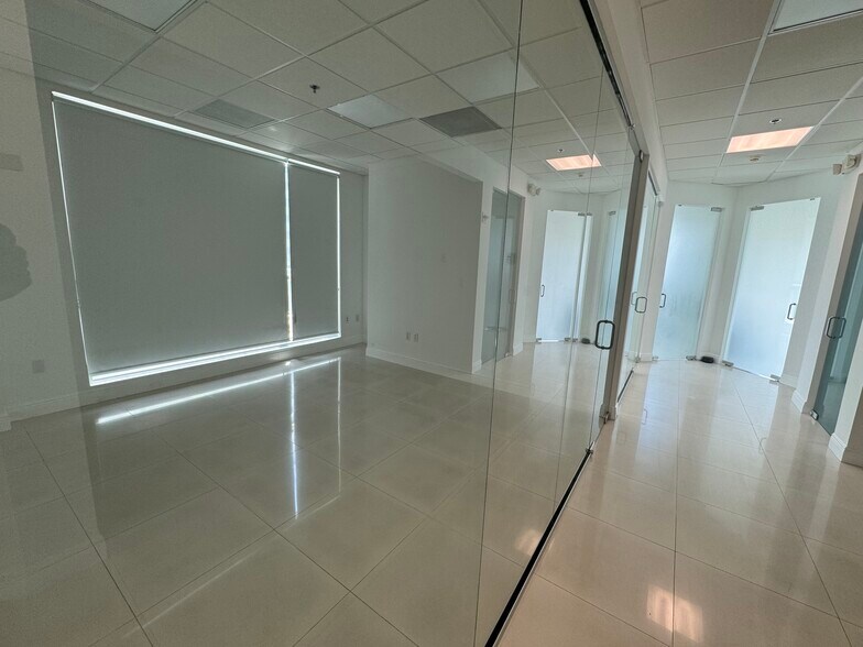 More Photos Of 175 SW 7th St, Miami Medical For Lease