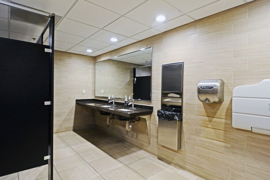 More Photos Of 4301 Hwy 7 W, Saint Louis Park Distribution For Lease