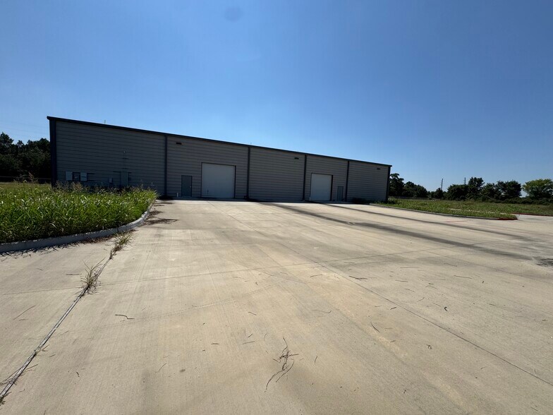 More Photos Of 4551-A E Richey Rd, Humble Warehouse For Lease