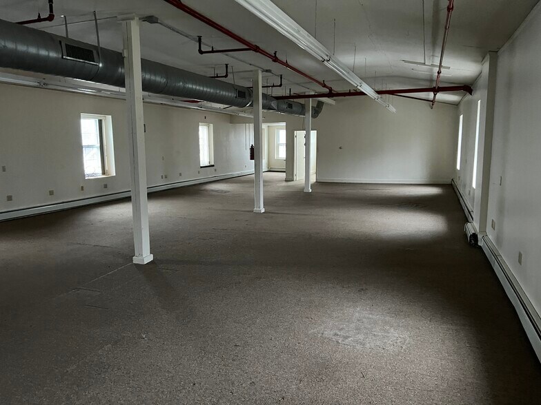 More Photos Of 102 E Station Ave, Coopersburg Office For Lease