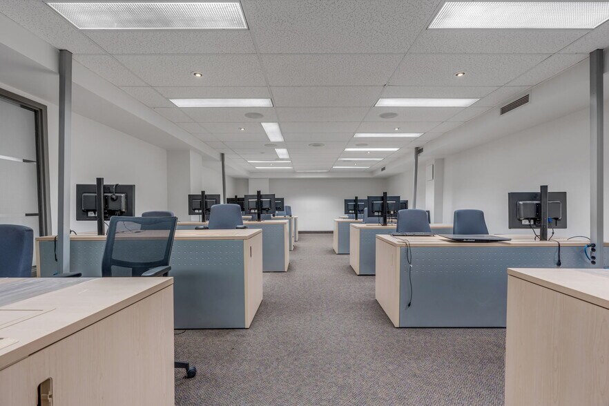 More Photos Of 6500 Boul Guillaume-Couture, Lévis Office For Lease