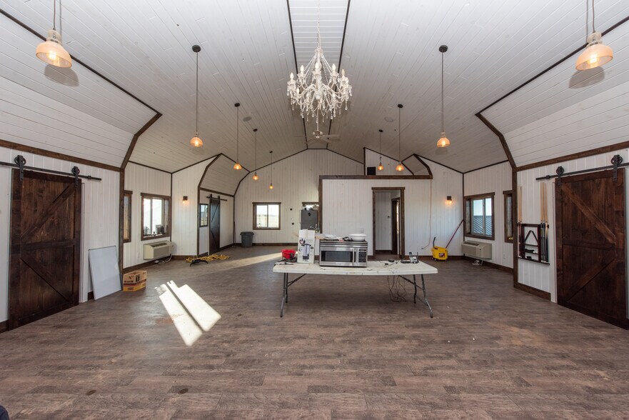 More Photos Of 13603 38th St SW, Belfield Flex For Lease