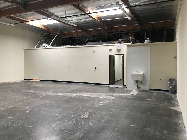 More Photos Of 1000-1012 Segovia Cir, Placentia Flex For Lease