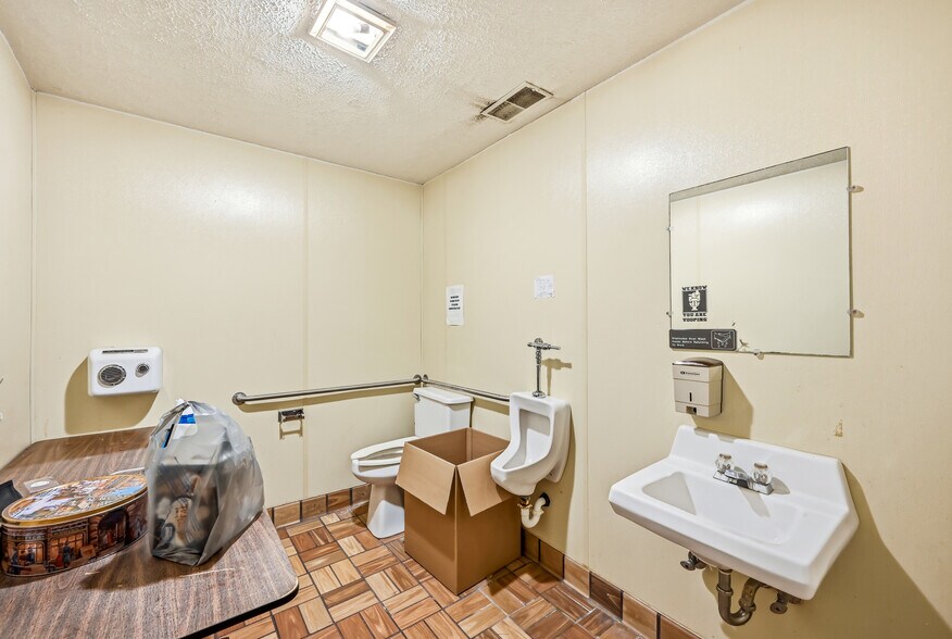 More Photos Of 501-505 Market St, East Liverpool Storefront For Sale