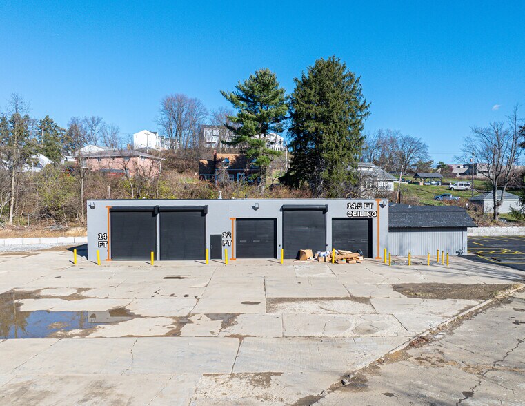 More Photos Of 5000 Steubenville Pike, McKees Rocks Warehouse For Lease