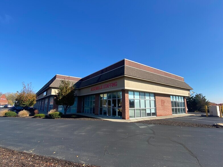 More Photos Of 855 N High School Rd, Indianapolis Storefront For Lease