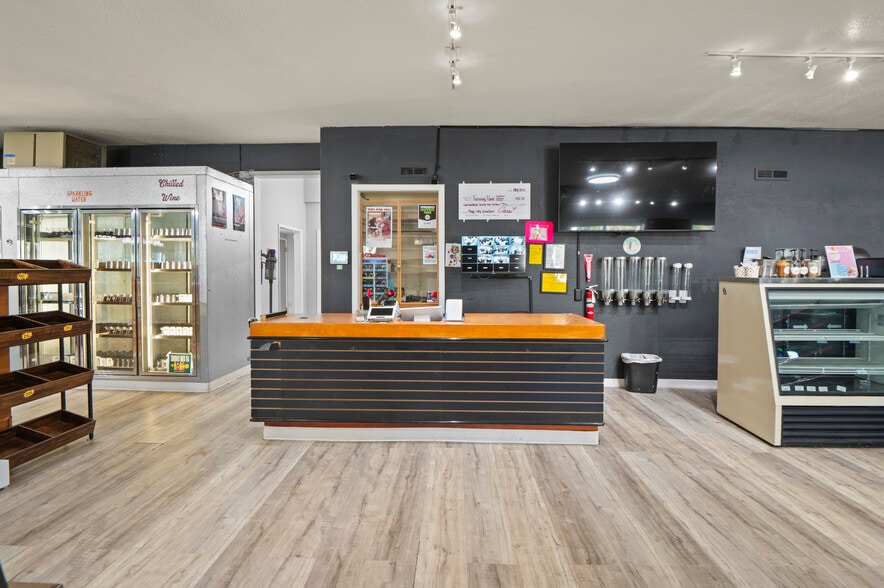 More Photos Of 2810 E Spencer Lake Rd, Shelton General Retail For Sale