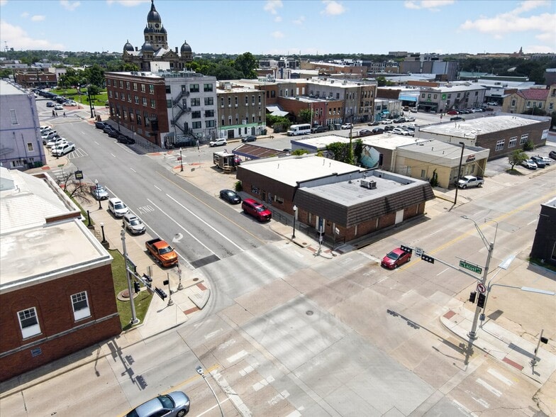 More Photos Of 221-223 N Locust St, Denton Office For Sale
