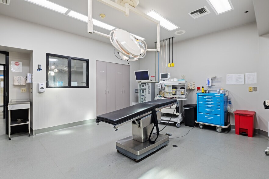 More Photos Of 8327-8333 Reseda Blvd, Northridge Medical For Sale