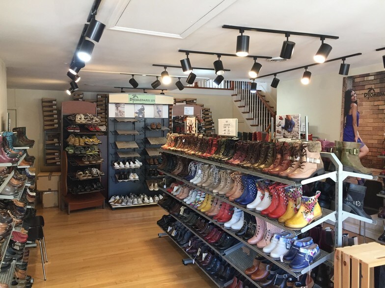 More Photos Of 260 S Main St, Bellingham Storefront Retail Residential For Lease