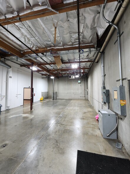 More Photos Of 22012-22030 68th Ave S, Kent Warehouse For Lease
