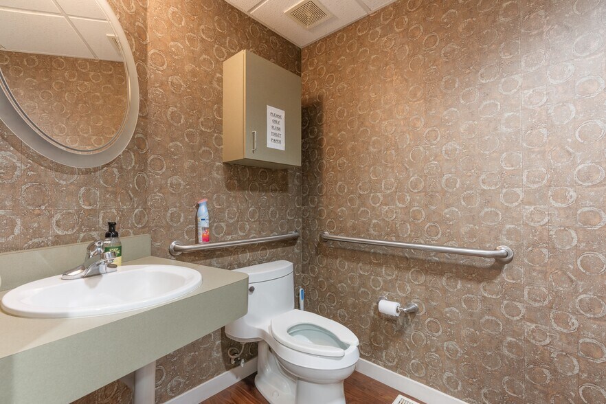 More Photos Of 604 35th Ave, Moline Medical For Lease