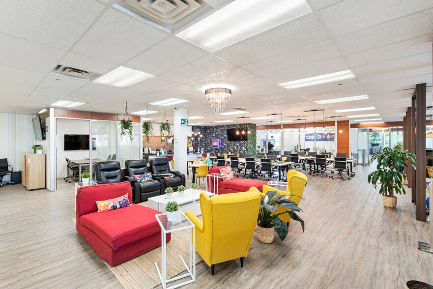 More Photos Of 2030 Bristol Cir, Oakville Office For Lease