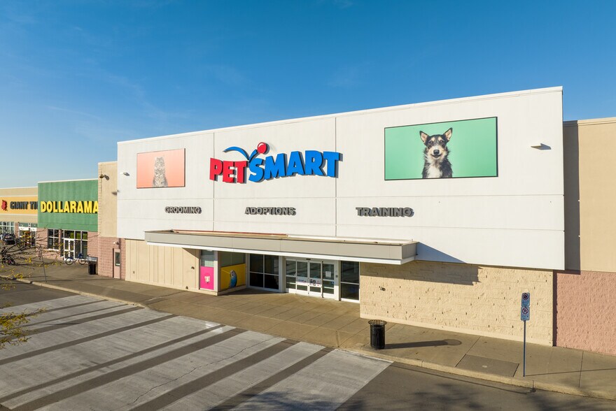 More Photos Of 1111-1321 Barton St, Hamilton Unknown For Lease