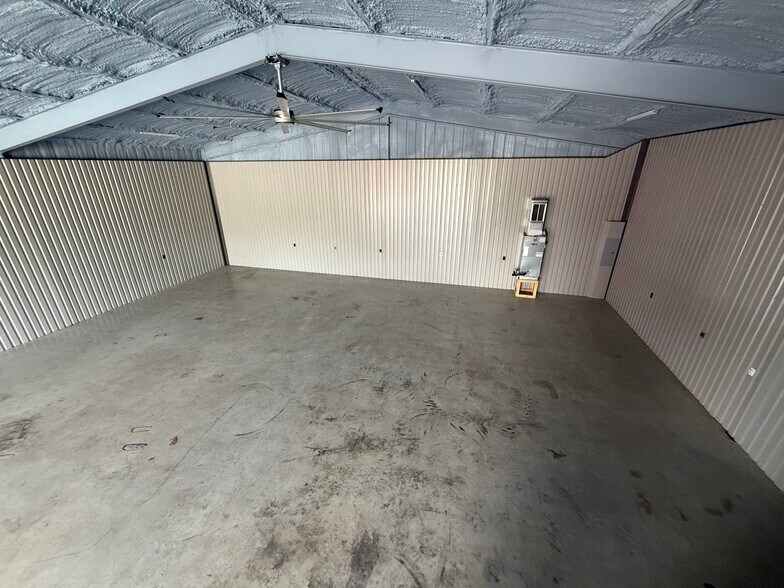 More Photos Of 4235 FM 78, McQueeney Flex For Lease