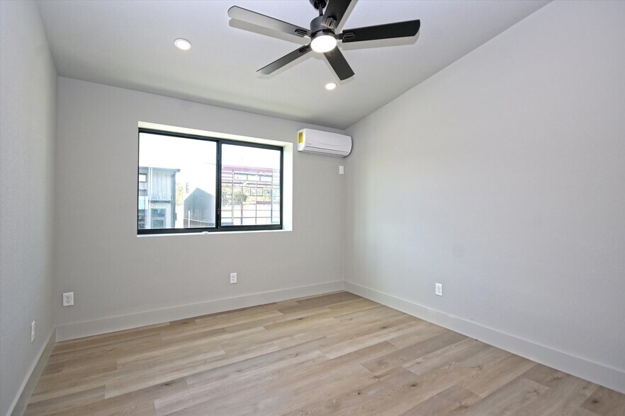 More Photos Of 451 Farrell Rd, Dripping Springs Light Distribution For Sale