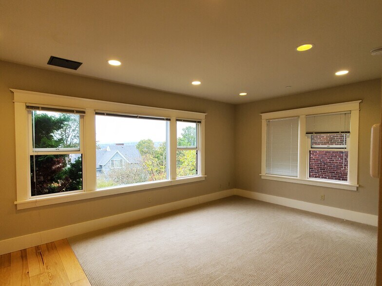 More Photos Of 109-115 30th Ave, Seattle Apartments For Sale