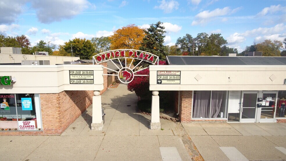 More Photos Of 27556-27630 Schoolcraft Rd, Livonia Freestanding For Sale