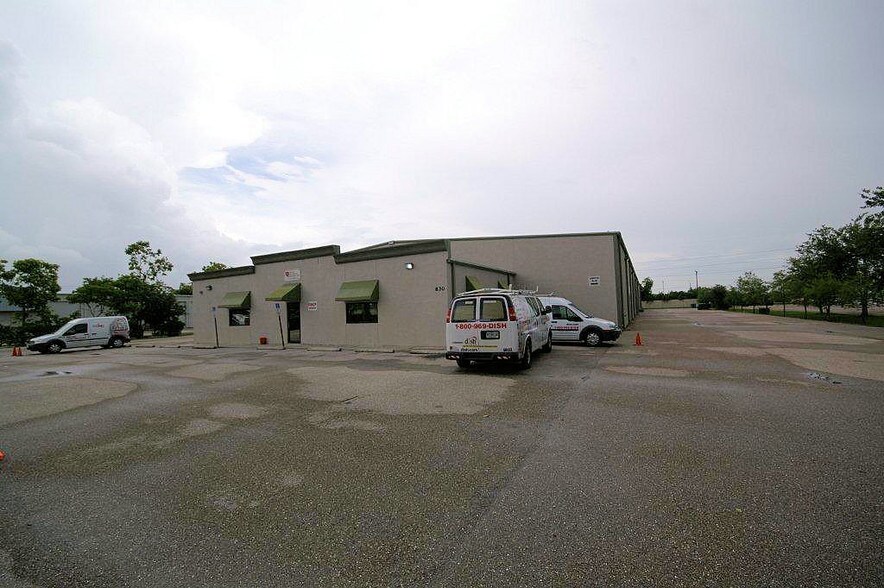 More Photos Of 830 NE 24th Ln, Cape Coral Warehouse For Sale
