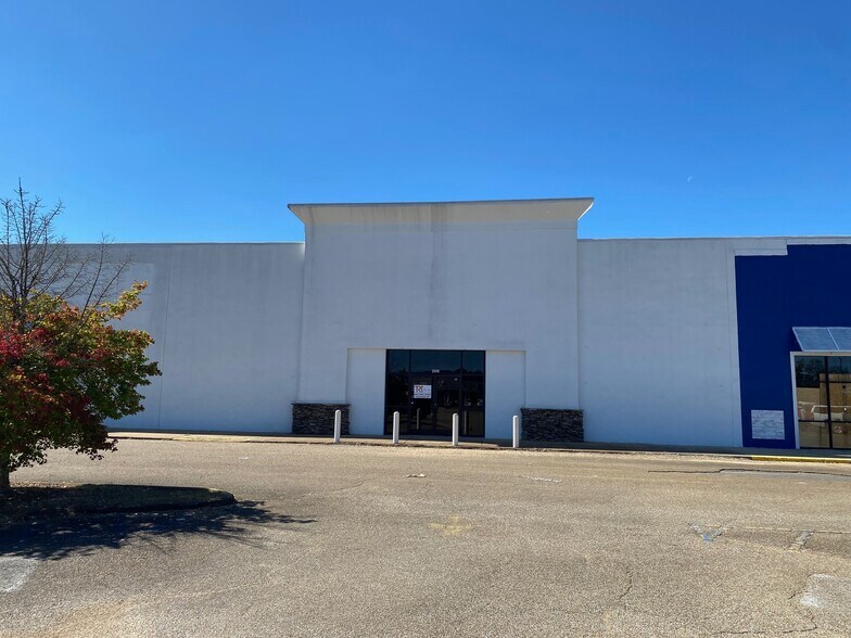 More Photos Of 200 Walmart Cir, Booneville Unknown For Lease