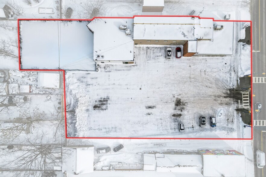 More Photos Of 812 Dundas St, London Freestanding For Sale