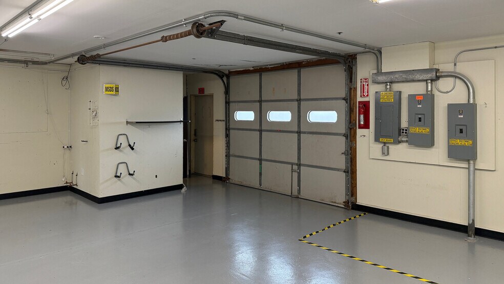 Primary Photo Of 376 Rt-130, Sandwich Flex For Lease