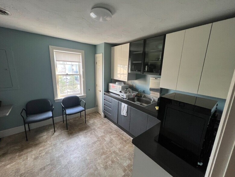 More Photos Of 3 Mound Ct, Merrimack Medical For Sale