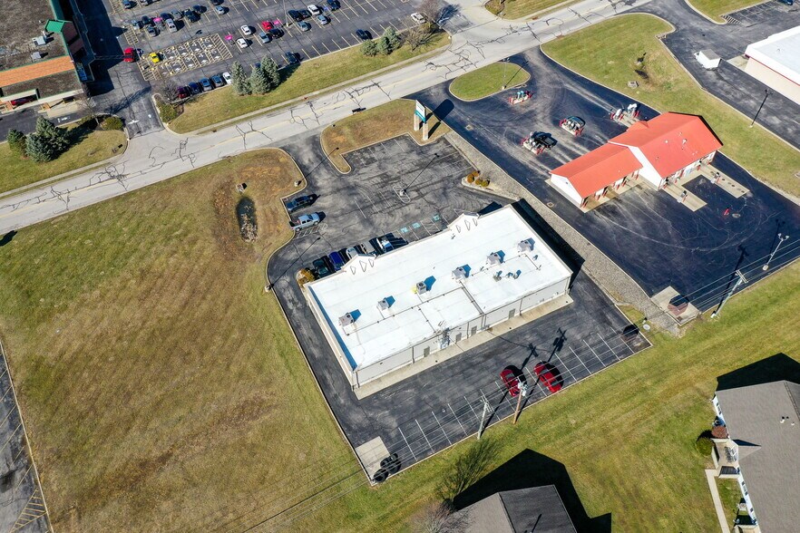 More Photos Of 120 Roberts Ln, Hillsboro Freestanding For Lease