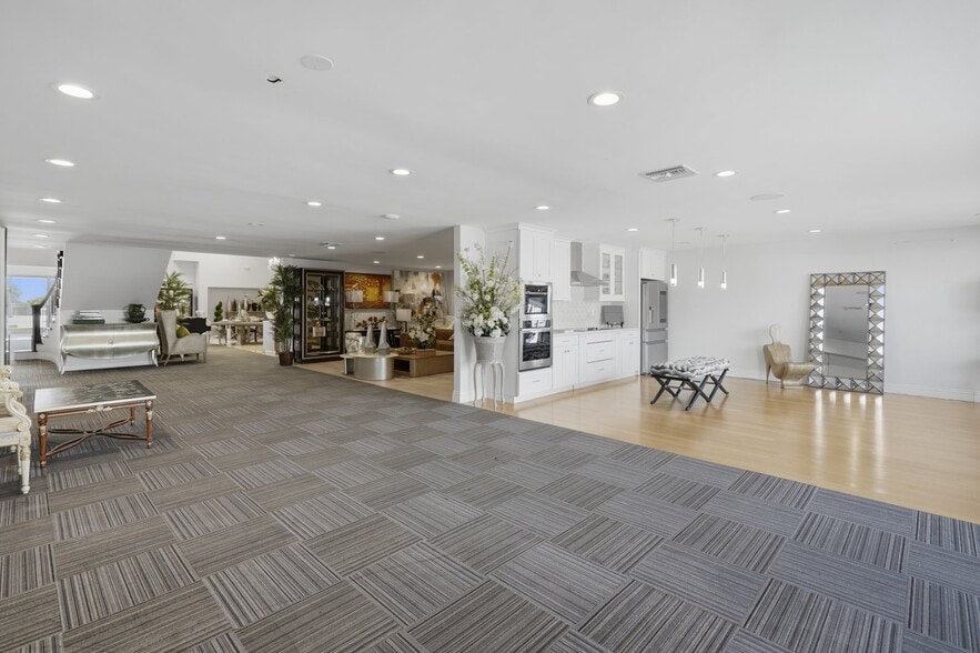 More Photos Of 565 N Tustin St, Orange Freestanding For Sale
