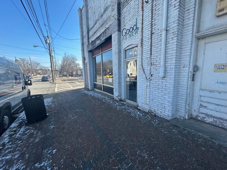 More Photos Of 130 E Main St, Somerville Freestanding For Lease